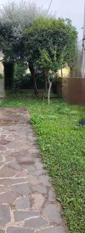 casa indipendente in vendita a Ponte San Nicolò in zona Roncaglia