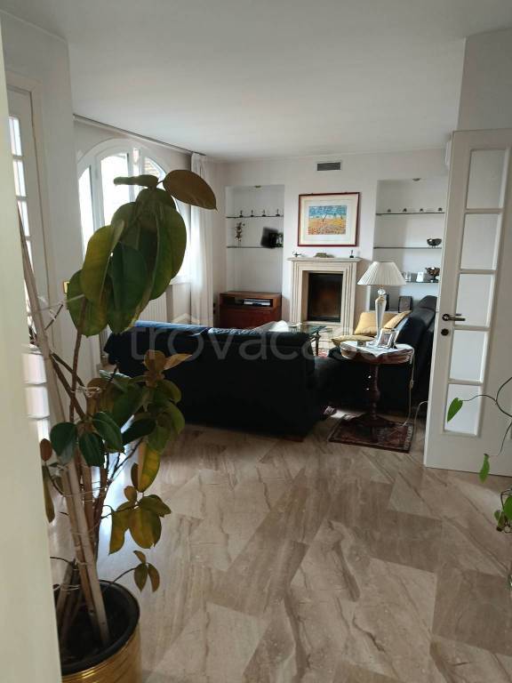 casa indipendente in vendita a Ponte San Nicolò in zona Roncaglia