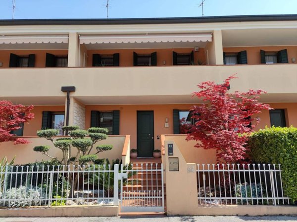 casa indipendente in vendita a Ponte San Nicolò in zona Roncaglia