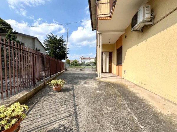 casa indipendente in vendita a Ponte San Nicolò in zona Roncaglia