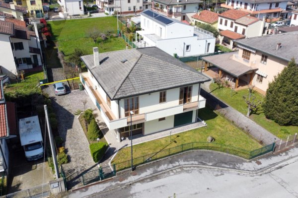 casa indipendente in vendita a Ponte San Nicolò in zona Roncaglia