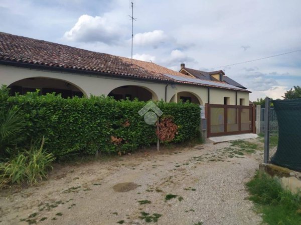 casa indipendente in vendita a Ponte San Nicolò in zona Roncaglia