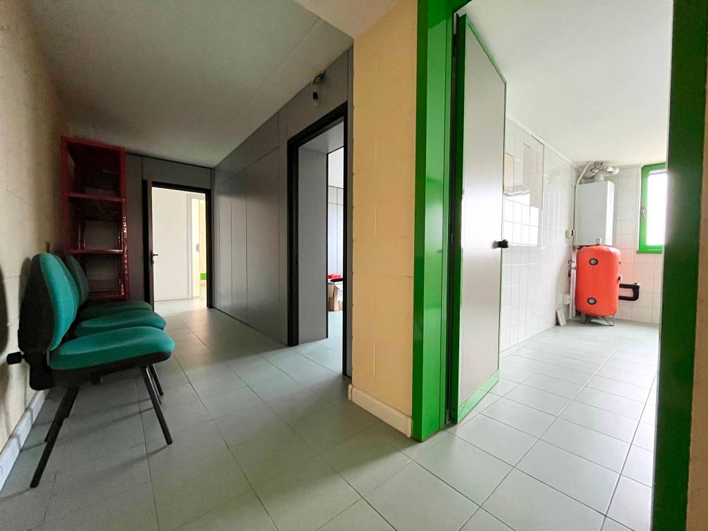 ufficio in vendita a Ponte San Nicolò in zona Roncaglia