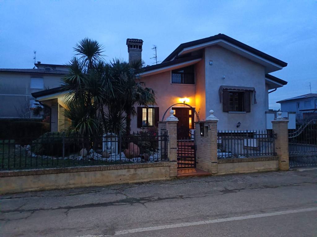 casa indipendente in vendita a Ponte San Nicolò in zona Roncaglia