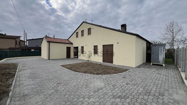 casa indipendente in vendita a Ponte San Nicolò in zona Roncaglia