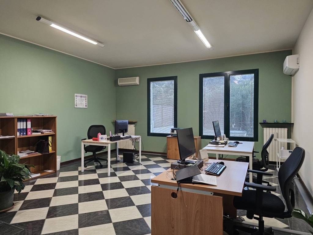ufficio in vendita a Ponte San Nicolò in zona Roncaglia