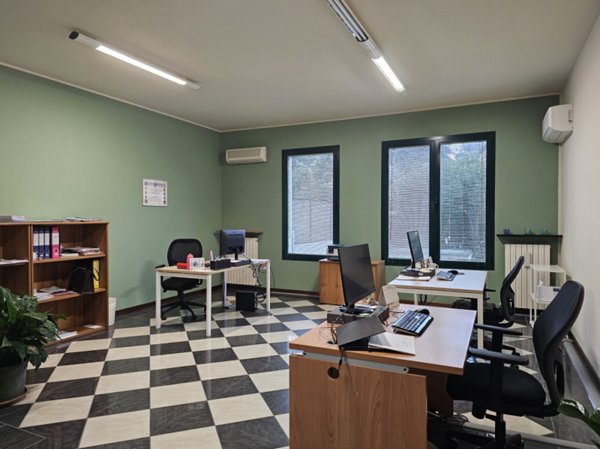 ufficio in vendita a Ponte San Nicolò in zona Roncaglia