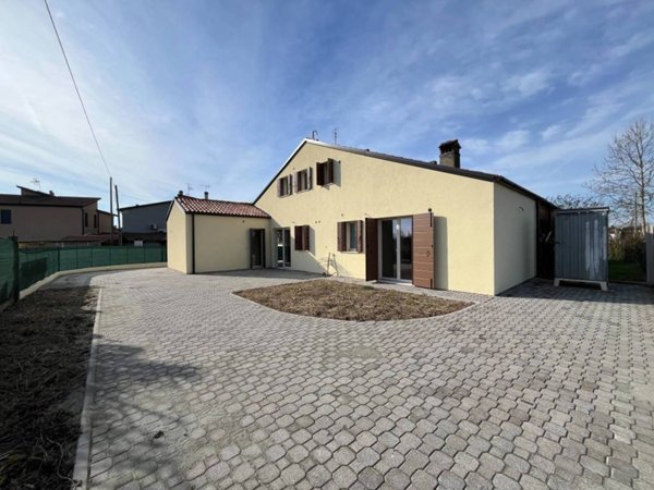 casa indipendente in vendita a Ponte San Nicolò in zona Roncaglia