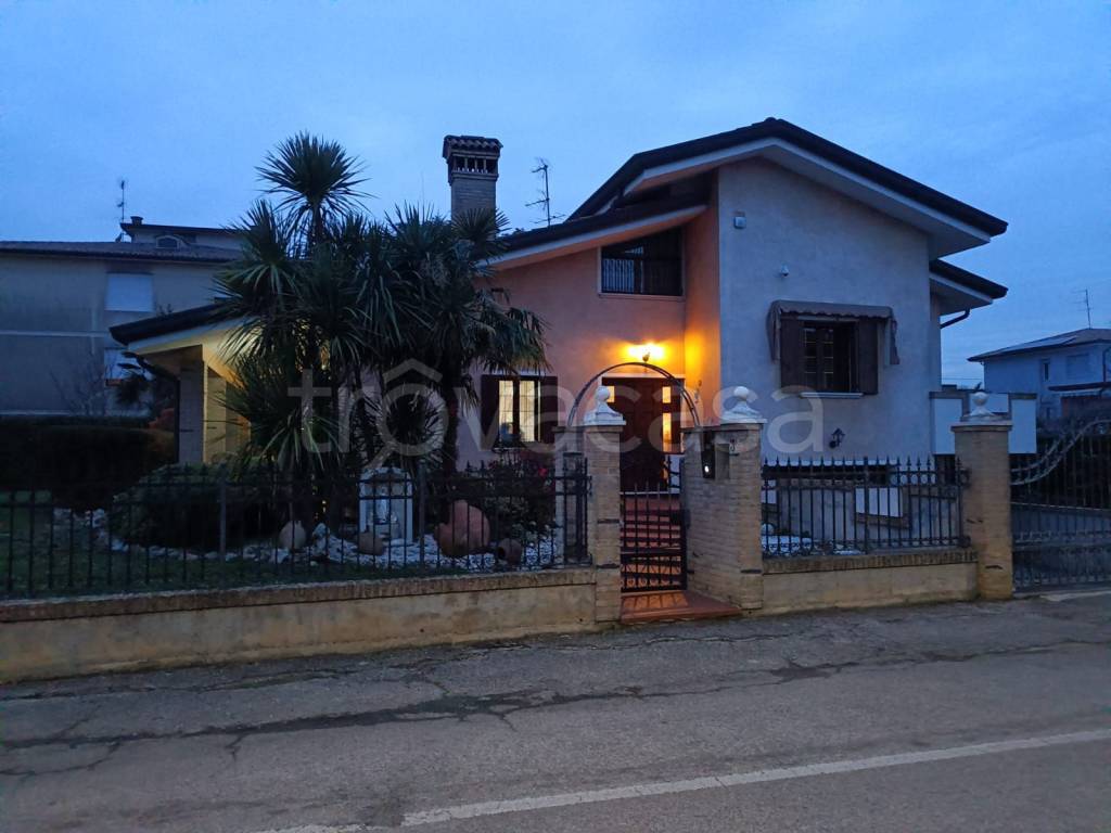 casa indipendente in vendita a Ponte San Nicolò in zona Roncaglia