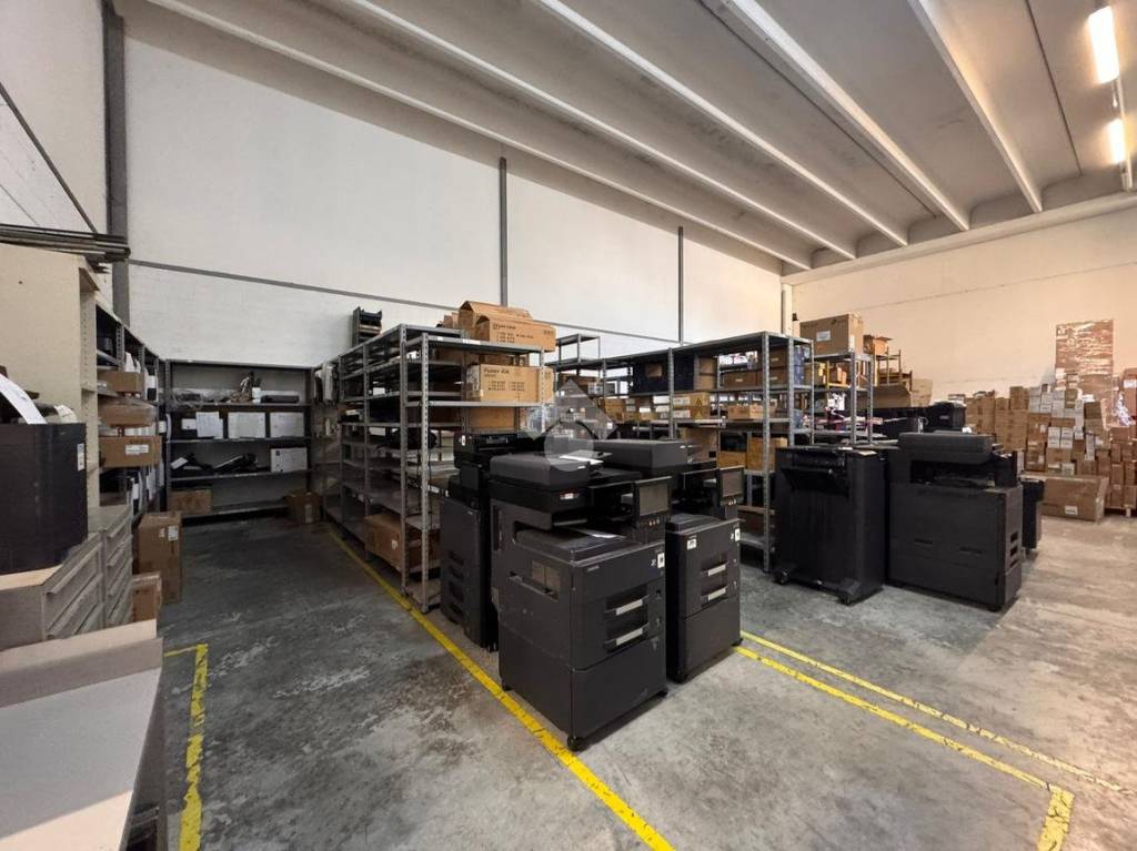 locale commerciale in vendita a Ponte San Nicolò in zona Roncaglia