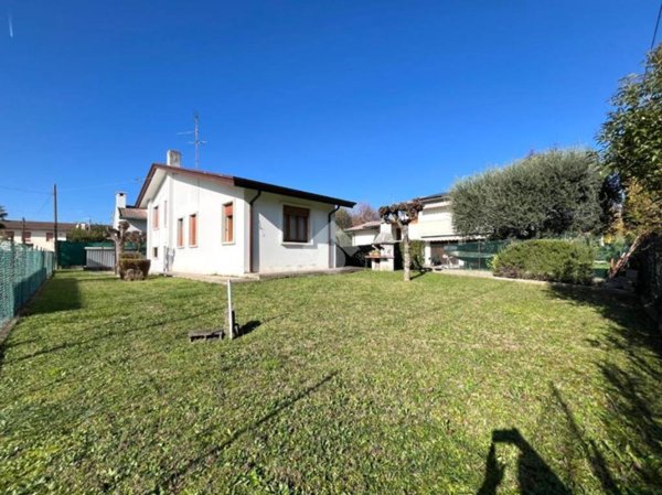 casa indipendente in vendita a Ponte San Nicolò in zona Roncaglia