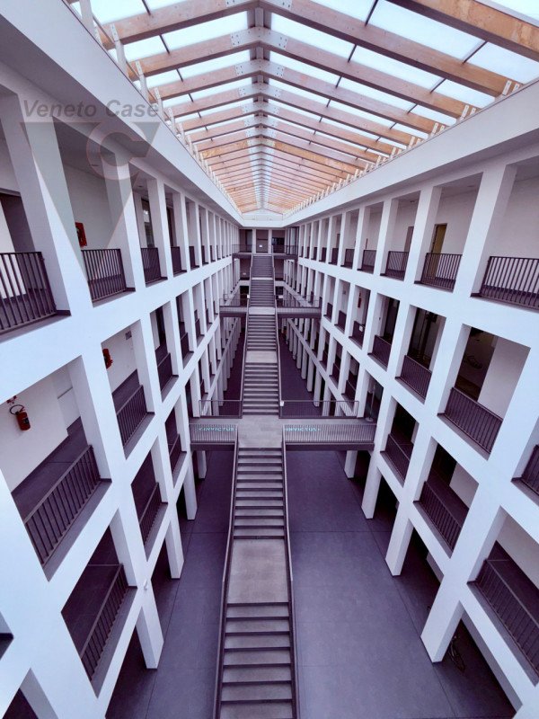 locale di sgombero in vendita a Ponte San Nicolò in zona Roncaglia