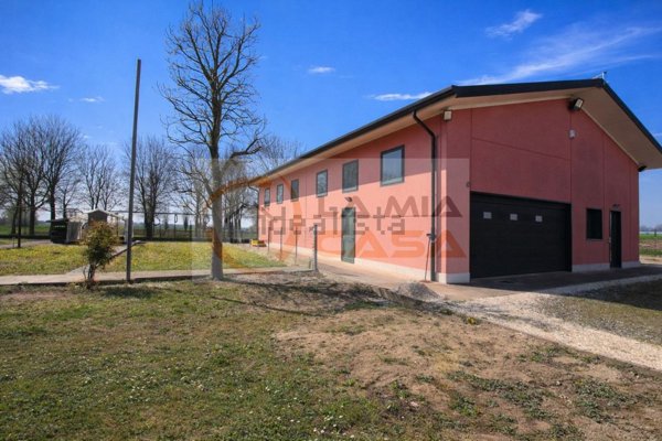 capannone in vendita a Ponte San Nicolò in zona Rio