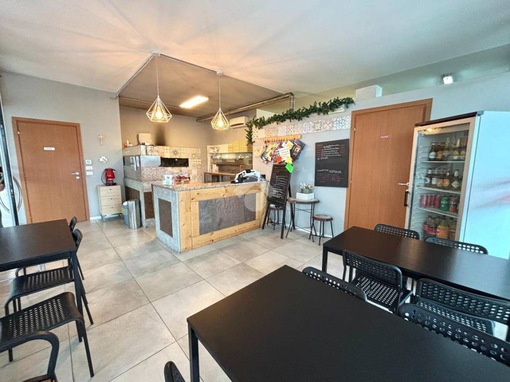 negozio in vendita a Ponte San Nicolò in zona Roncaglia