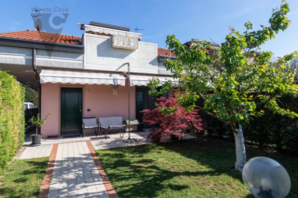 casa indipendente in vendita a Ponte San Nicolò in zona Roncaglia