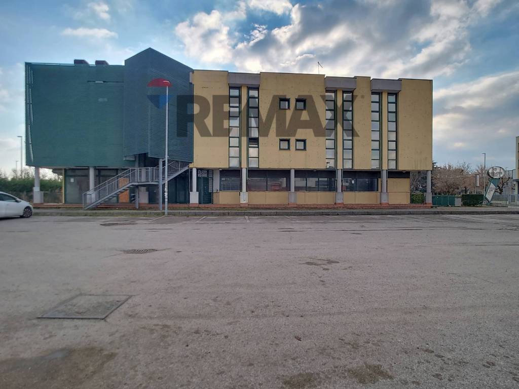 locale commerciale in vendita a Ponte San Nicolò