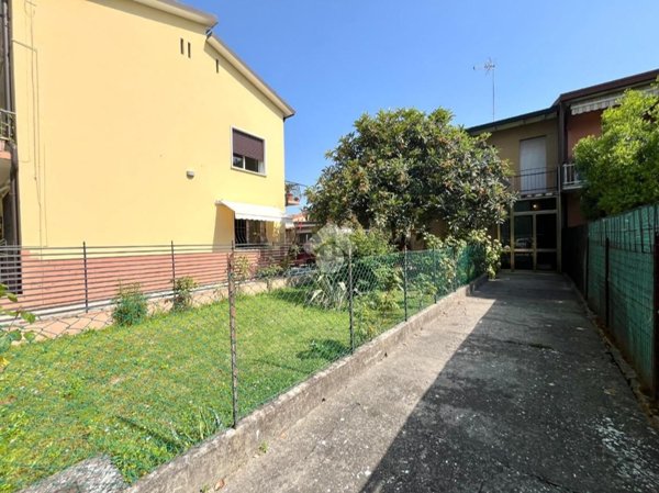 appartamento in vendita a Ponte San Nicolò in zona Roncaglia
