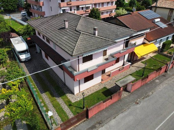 casa indipendente in vendita a Ponte San Nicolò in zona Roncaglia