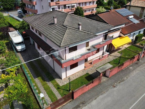 casa indipendente in vendita a Ponte San Nicolò in zona Roncaglia