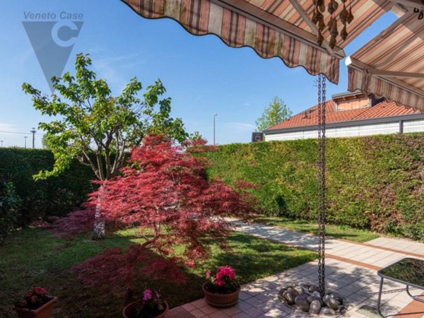 casa indipendente in vendita a Ponte San Nicolò in zona Roncaglia