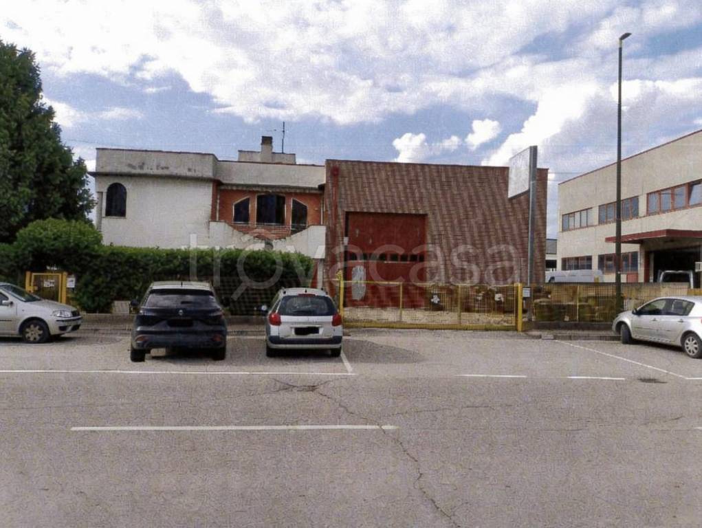 locale commerciale in vendita a Ponte San Nicolò