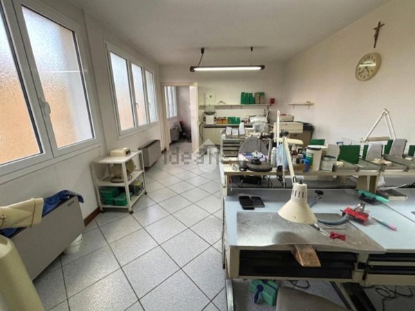 ufficio in vendita a Ponte San Nicolò in zona Roncaglia