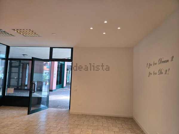 ufficio in vendita a Ponte San Nicolò in zona Roncaglia
