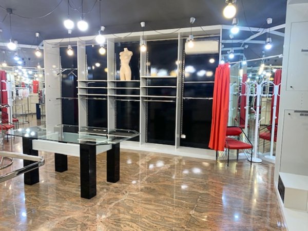 negozio in vendita a Rovolon in zona Bastia