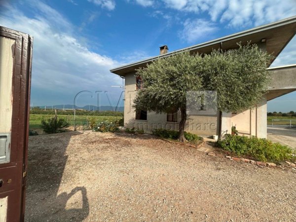 casa indipendente in vendita a Rovolon in zona Bastia