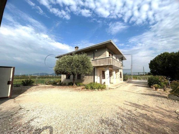 casa indipendente in vendita a Rovolon in zona Bastia