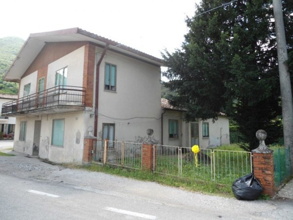 casa indipendente in vendita a Rovolon in zona Carbonara