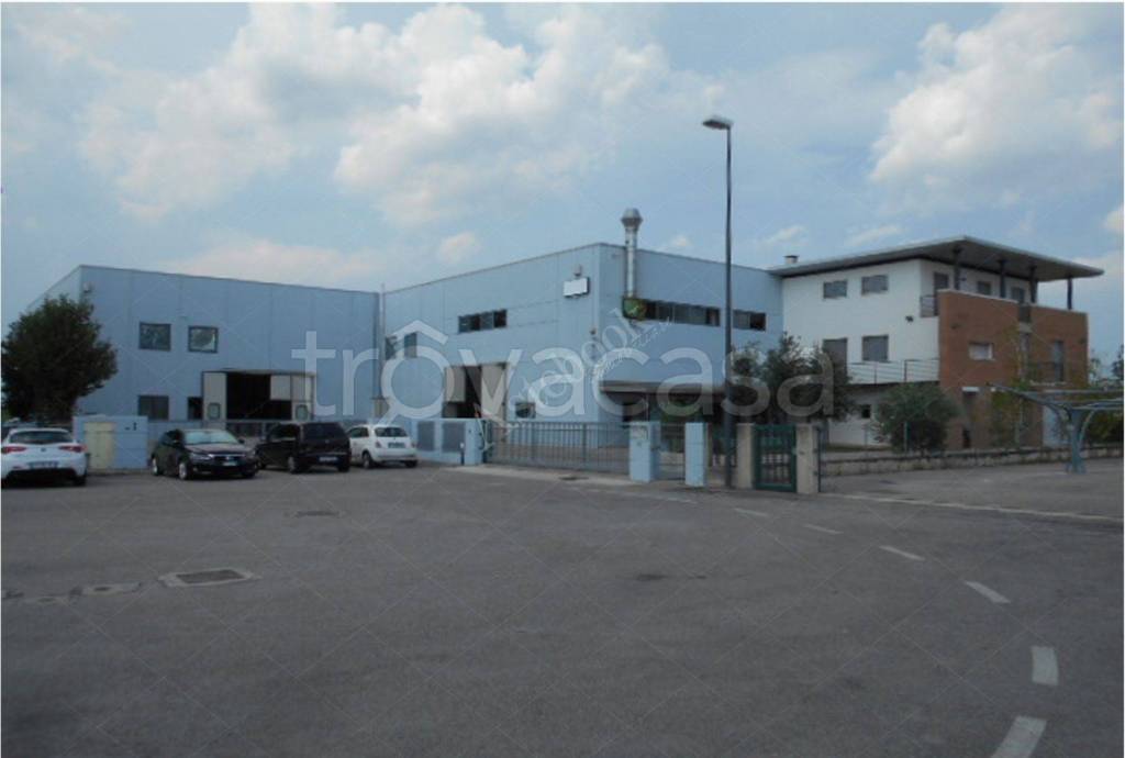 locale commerciale in vendita a Rovolon in zona Bastia