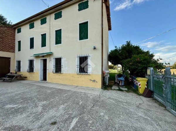 casa indipendente in vendita a Rovolon in zona Bastia