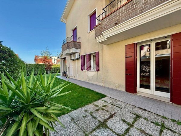appartamento in vendita a Rovolon in zona Carbonara