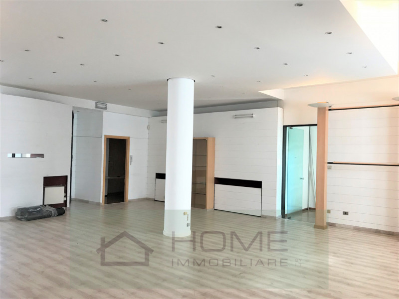 negozio in vendita a Rovolon in zona Bastia