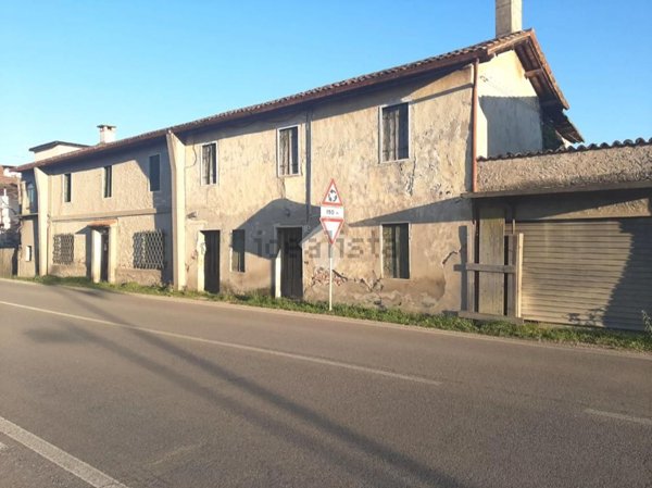 quadrivano in vendita a Rovolon in zona Bastia