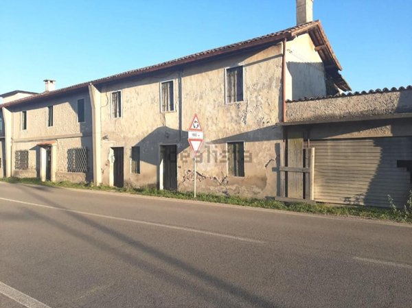 quadrivano in vendita a Rovolon in zona Bastia