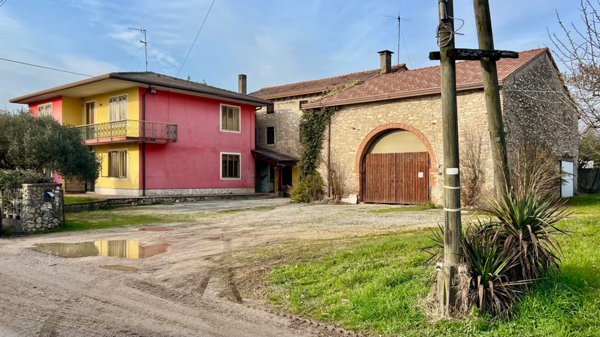 casa indipendente in vendita a Rovolon in zona Bastia