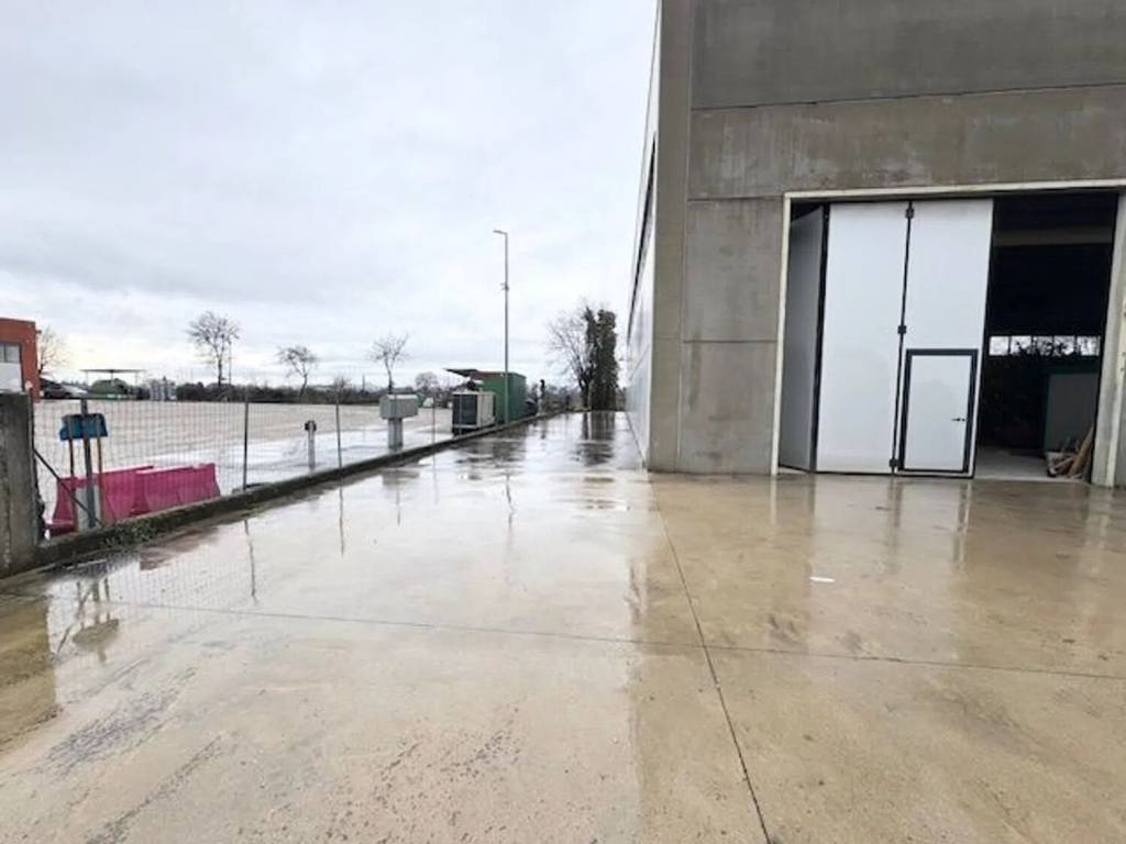 locale commerciale in vendita a Rovolon in zona Bastia