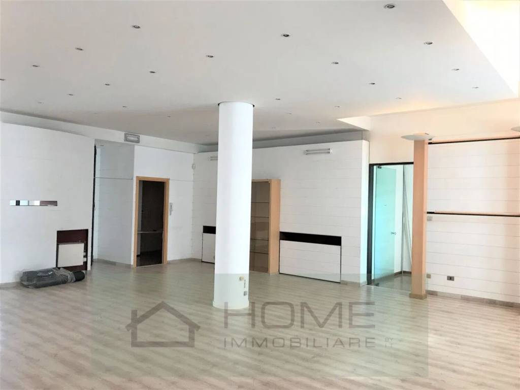 negozio in vendita a Rovolon in zona Bastia