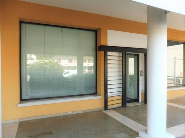 negozio in vendita a Rovolon in zona Bastia