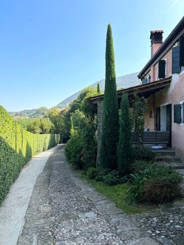 casa indipendente in vendita a Rovolon
