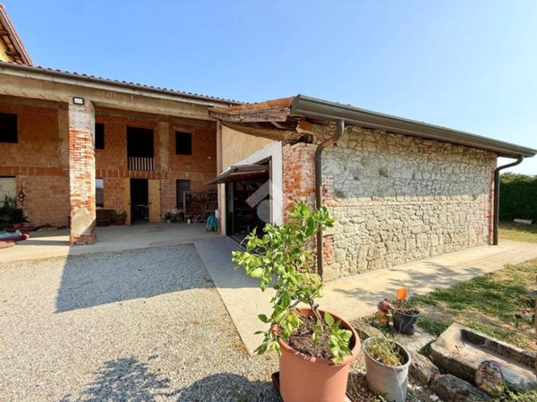 casa indipendente in vendita a Rovolon in zona Bastia