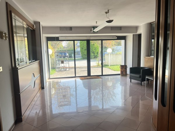 locale di sgombero in vendita a Rubano in zona Sarmeola