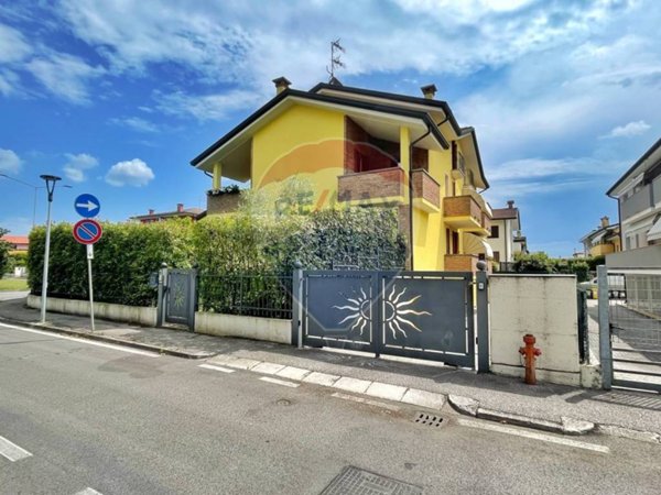casa indipendente in vendita a Rubano in zona Villaguattera
