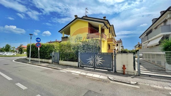 casa indipendente in vendita a Rubano in zona Villaguattera