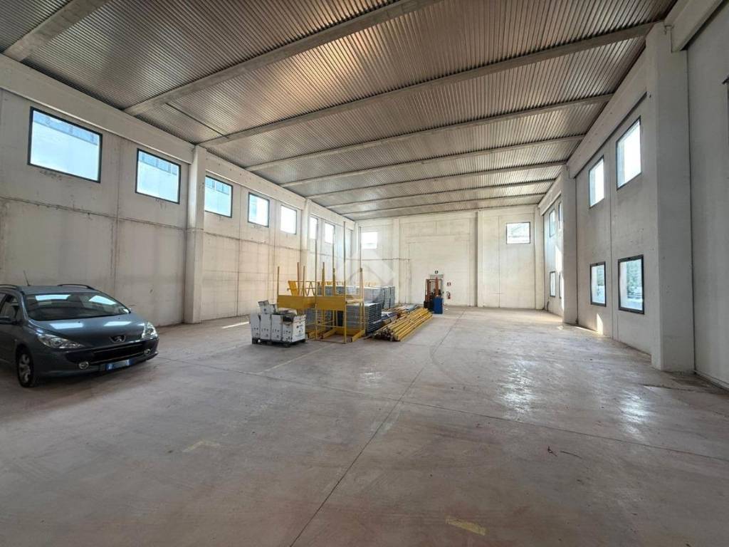 locale commerciale in vendita a Rubano