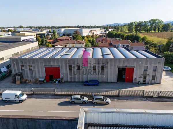 locale di sgombero in vendita a Rubano