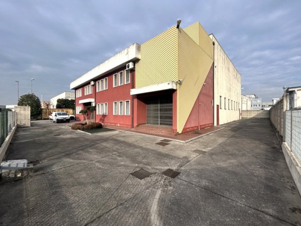 locale di sgombero in vendita a Rubano