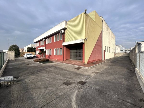 locale commerciale in vendita a Rubano